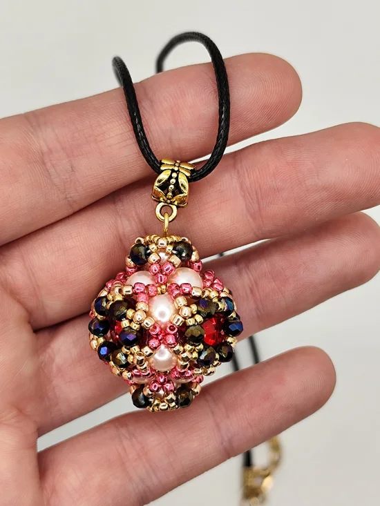 Handmade Pink and Gold Crystal Bead Pendant Necklace - Picture 5 of 8